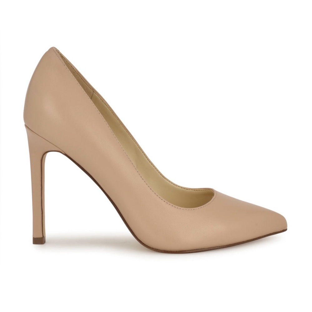 Nine West Tatiana Pointy Toe Pumps in Barely Nude Size 8.5